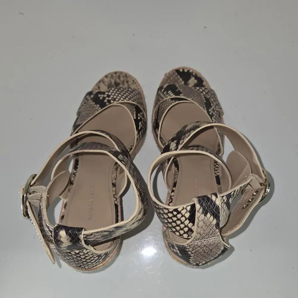 0362 Banana Republic Snake Print High‎ Wedge Sandal Women Size 7.5M